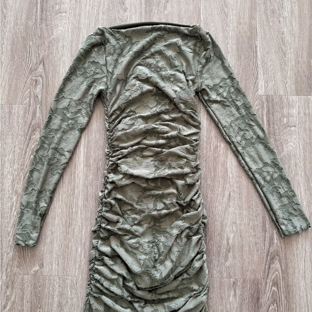 Mermaid Lace Dress - Picture 7 of 11